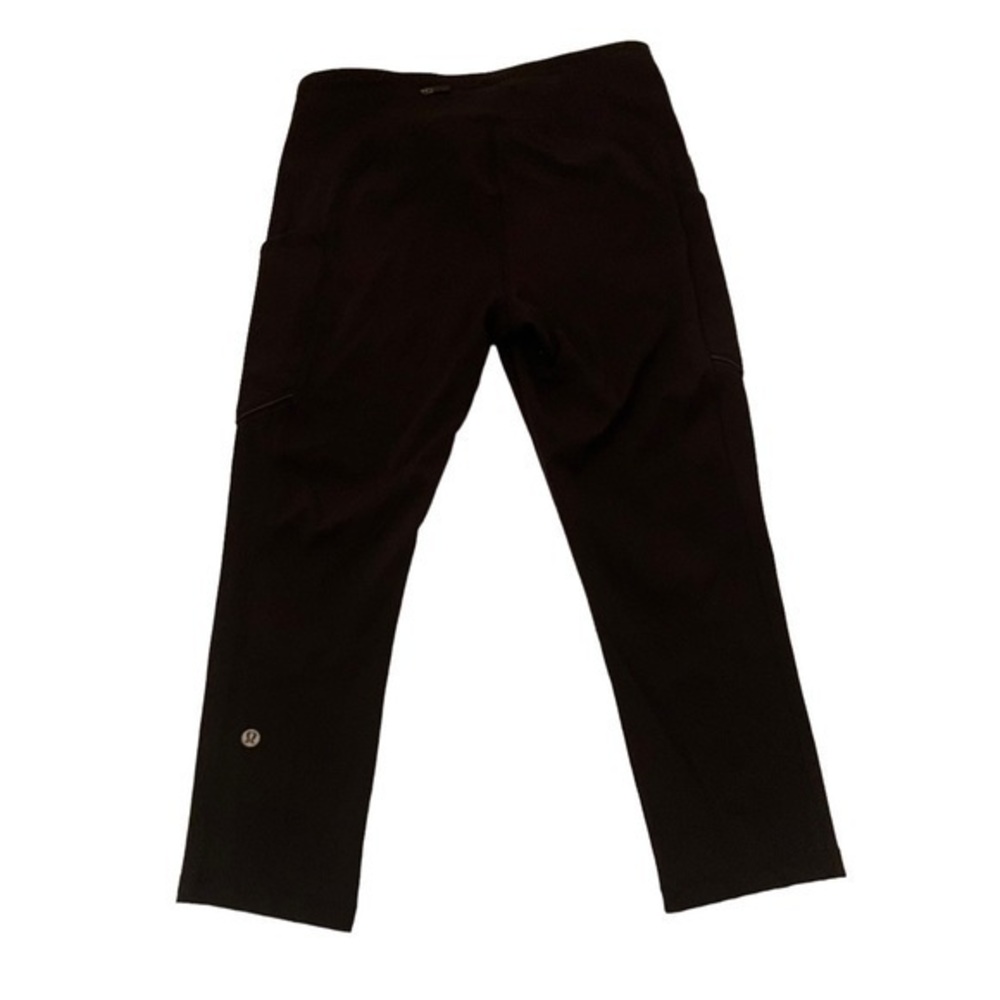 Black Lululemon crop yoga pants, high rise with hidden side pockets size 8